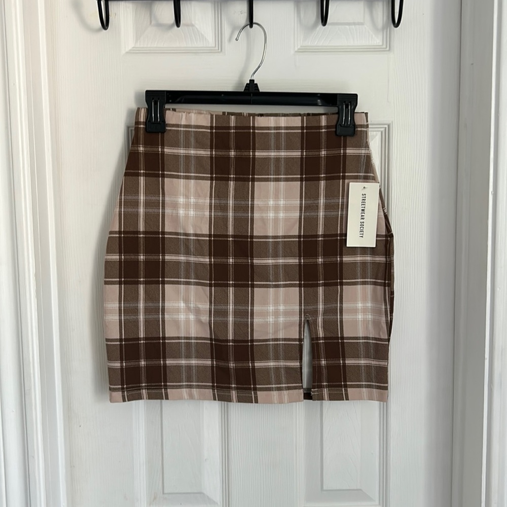 Charlotte Russe plain neutral skirt